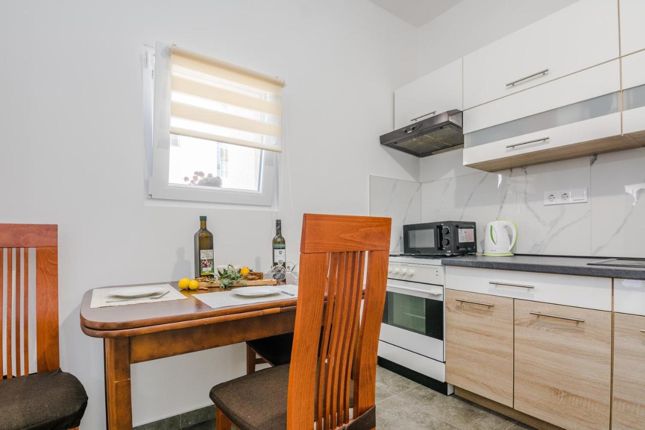 Lovely Apartment M&K In Peaceful Area - Zadar Exterior photo