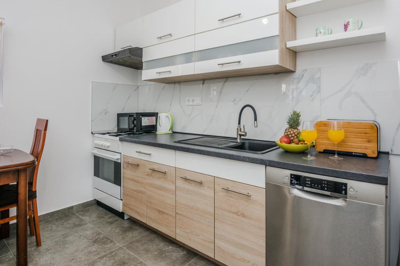 Lovely Apartment M&K In Peaceful Area - Zadar Exterior photo