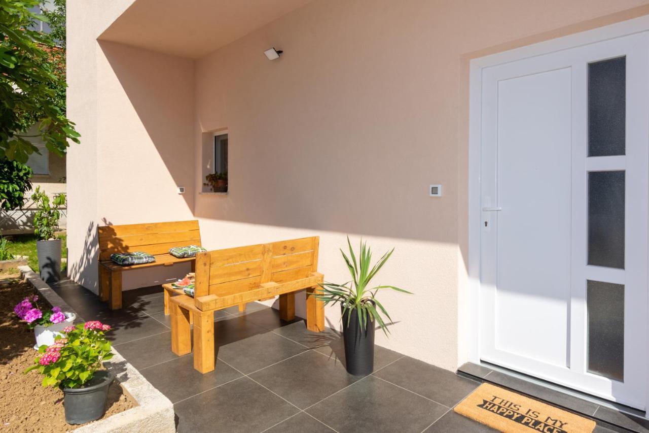 Lovely Apartment M&K In Peaceful Area - Zadar Exterior photo