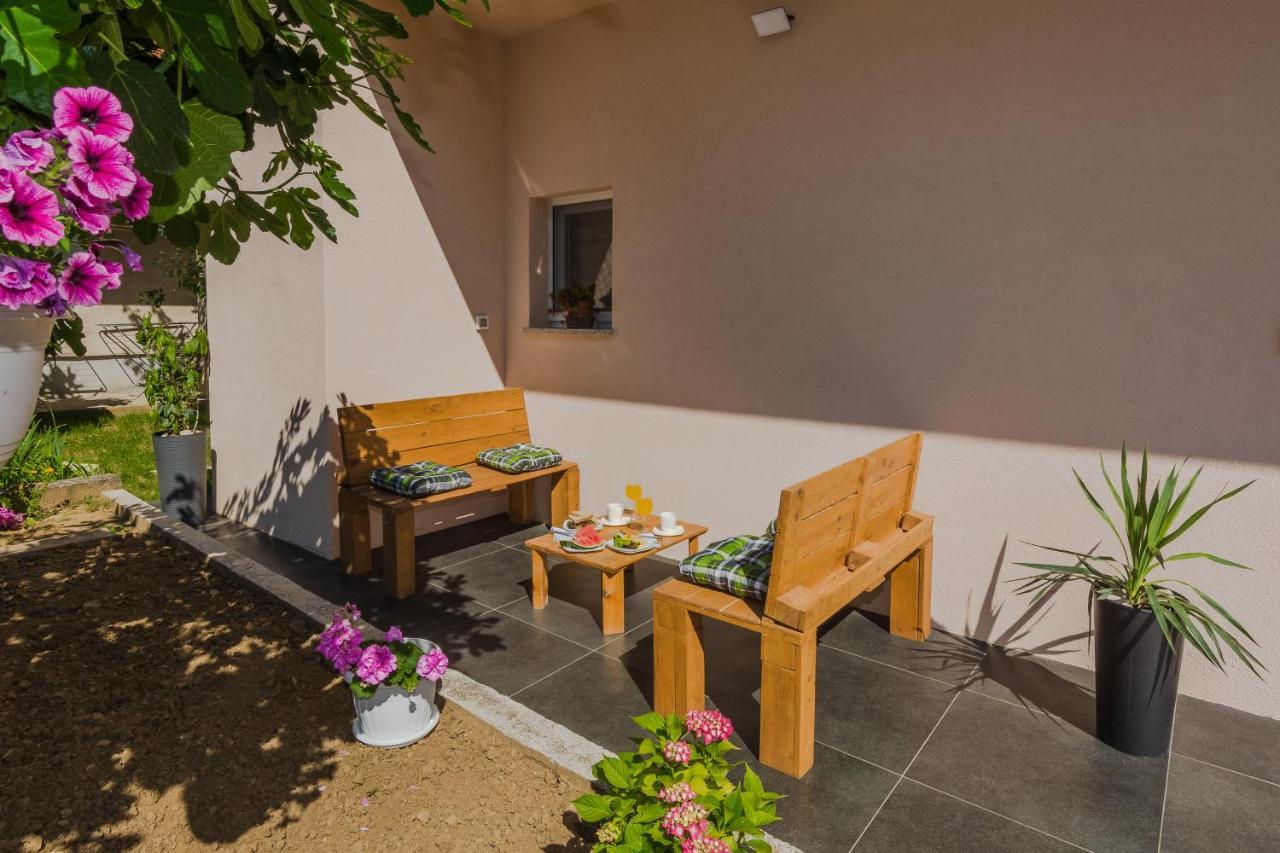 Lovely Apartment M&K In Peaceful Area - Zadar Exterior photo